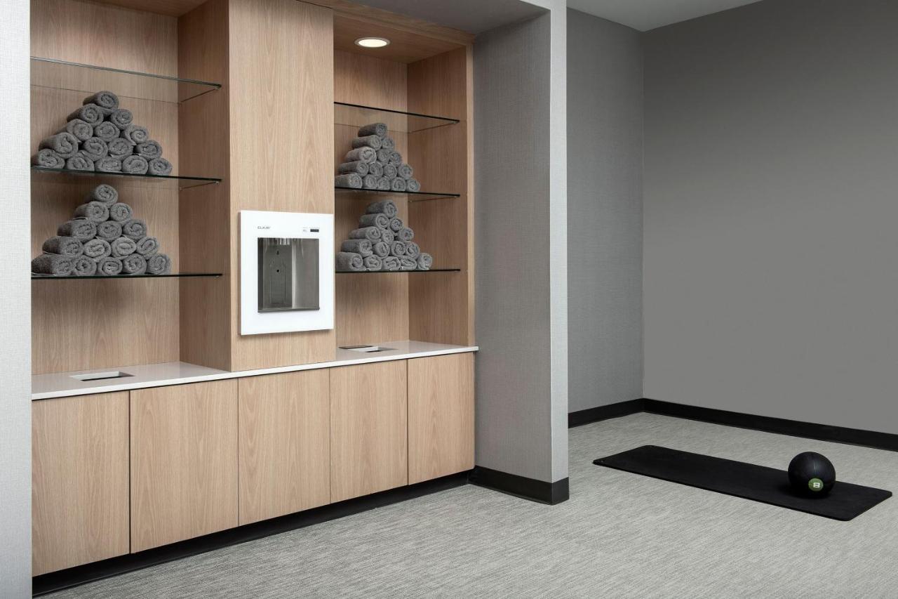 Courtyard By Marriott Portland Hotel